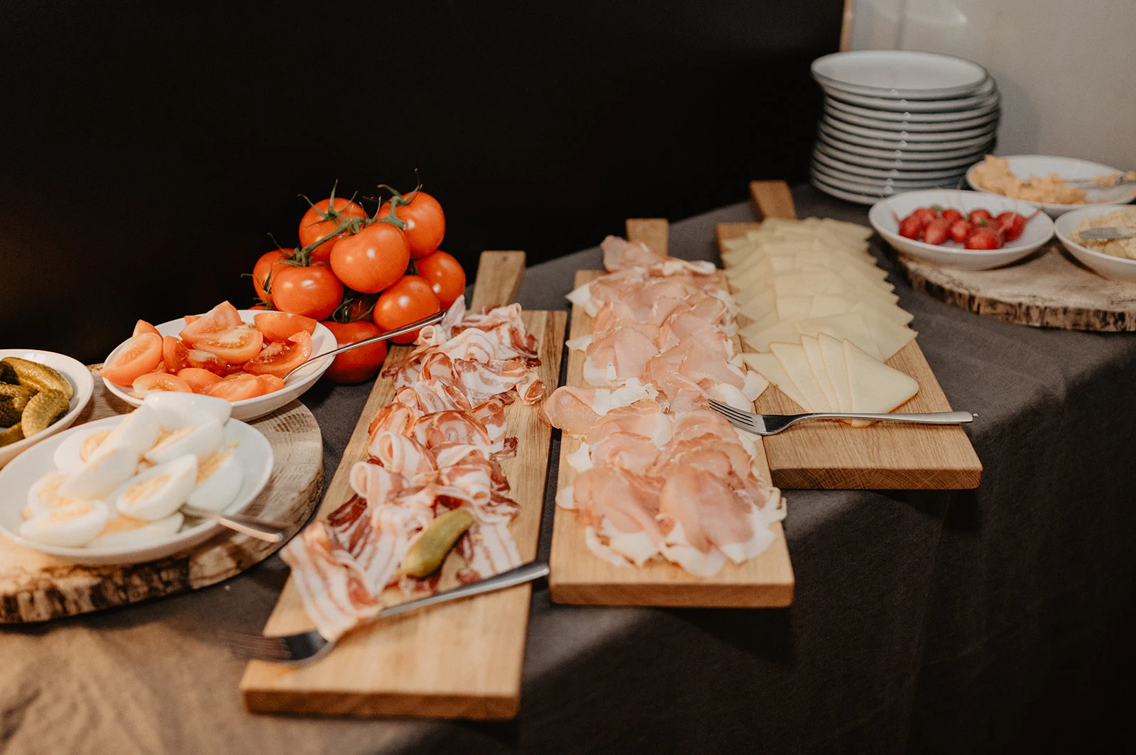 Platten mit Käse und Wurstaufschnitt